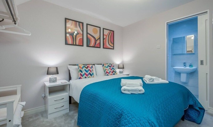 Belfast City Centre House | Belfast City Centre, modern 3 bed 3 bathroom + parking by StayByNumbers