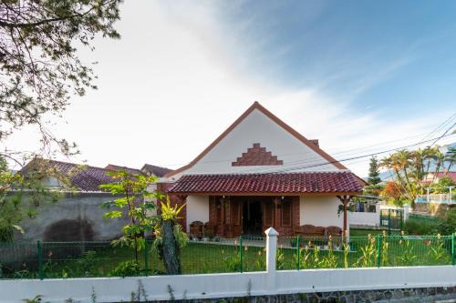 Cipanas House | Belgareti Modern Ethnic House Cipanas Puncak