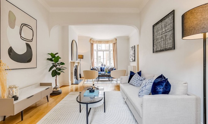 Churchill House | Belgravia - Charming & Spacious 4 Bed Home for 9