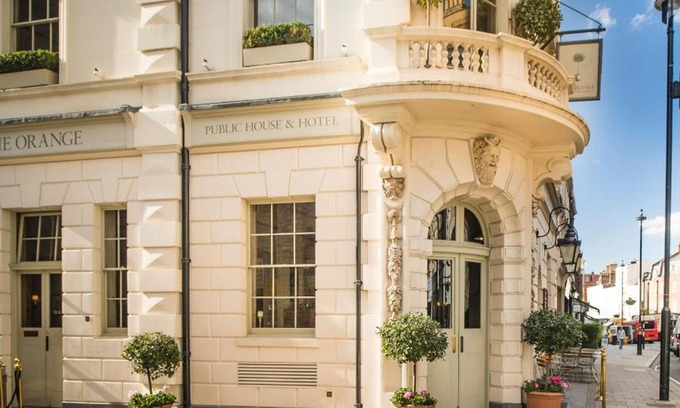 Churchill House | Belgravia - Charming Spacious 4 Bed Home for 9