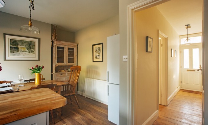Alfriston Cottage | Bell Cottage - a holiday home that sleeps 4 guests in 2 bedrooms