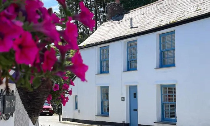 St Teath House | Bell Cottage
