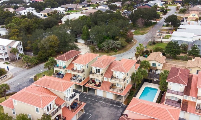Sunnyside House | "Bella Beach" sleeps 10, Beautiful townhome