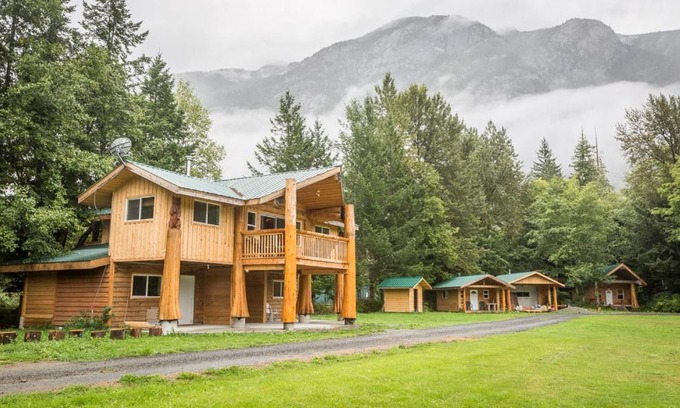 Hagensborg Ski Chalet | Bella Coola Grizzly Tours Cabins