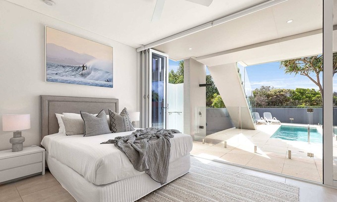 Point Arkwright Apartment | Bella Donna Summary: