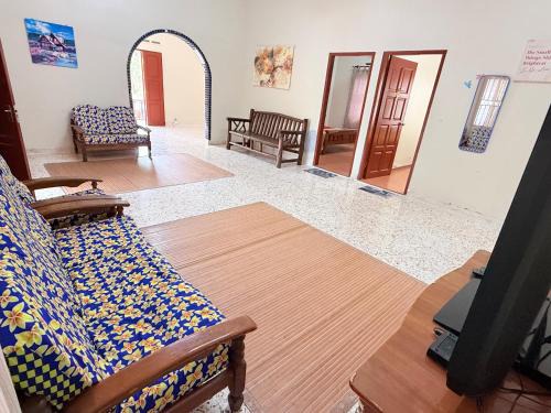 Kampung Bukit Katil House | Bella Homestay Budget Ayer Keroh - 4 Bedrooms, 15 minutes to town