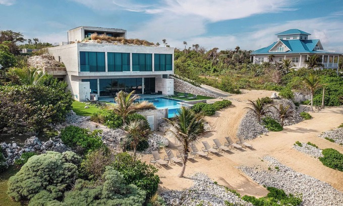 East End House | Bella Rocca: Ultra-Luxe Estate w/Pool and Spa, Sunken Fire Pit and Designer Interiors