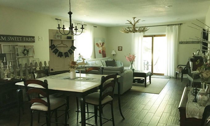 Janesville House | Bella's Suite at Star's Hollow Inn and Hobby Farm