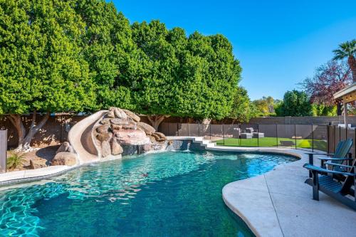 Dobson Woods House | Bella Vista by AvantStay Pool w Waterslide
