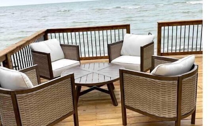 Kingsville Cottage | Bella Vista - Cedar Island , KingsvillenLakefront and private beach !