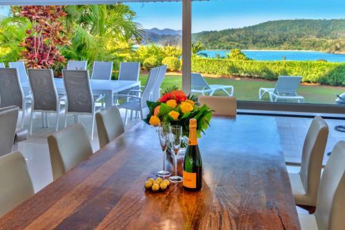Hamilton Island Apartment | Bella Vista East 3 Luxury Ocean Views Large Flat Grassed Area And Buggy