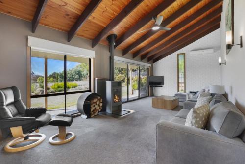 Mansfield House | Bella Vista - Mansfield - Sleeps 8