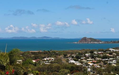 Taranganba Apartment | Bella Vista - Spectacular Ocean Views & Continental Breakfast