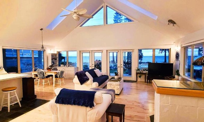 Davis Bay House | Bella White House by IRIS PROPERTIES!