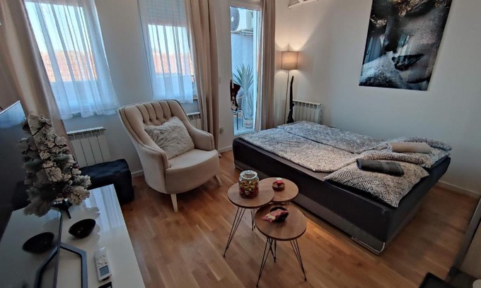 Surcin Apartment | BellaCasa AirportStudio