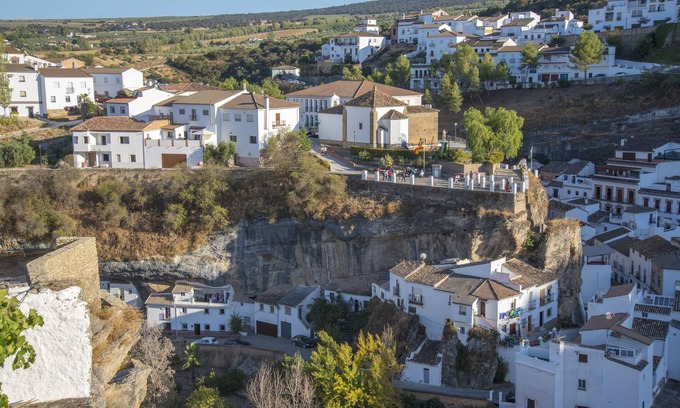 Setenil de las Bodegas House | BellaVista, beautiful unique traditional Andalousian home built into the rocks