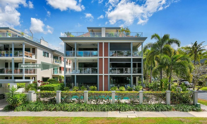 Yorkeys Knob Apartment | Belle Escapes - Beachfront Ocean View Apartment "4"