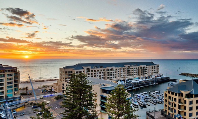 Glenelg Apartment | Belle Escapes - Glenelg Skyline Penthouse