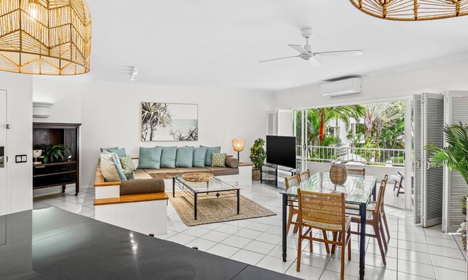 Palm Cove Apartment | Belle Escapes Poolview Suite 54 Alamanda Resort Palm Cove
