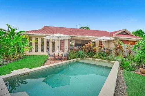 Palm Cove Villa | Belle Escapes Villa Latania Palm Cove