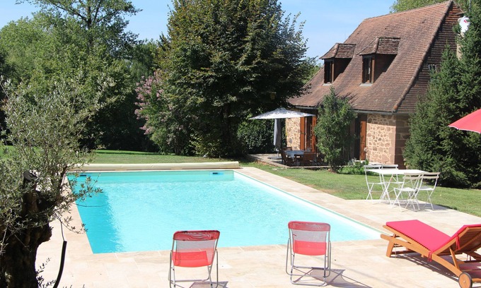 Boisseuilh House | Belle Maison Périgourdine 4 Personnes au Calme, Piscine Chauffée, Grand Terrain