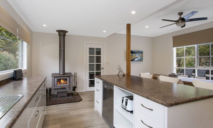 Bright House | Belle of Bright - Located close to river and town precinct