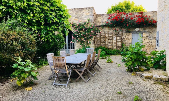 Aubigne House | Belle Vue - beautiful house, large private pool and gardens