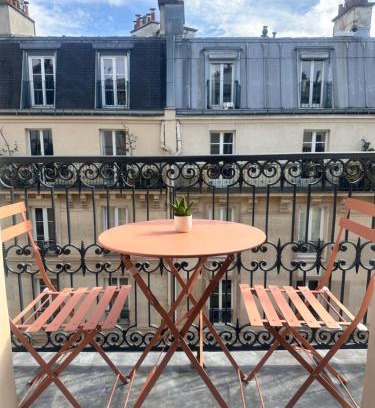 Hopital Saint-Louis Apartment | Belleville