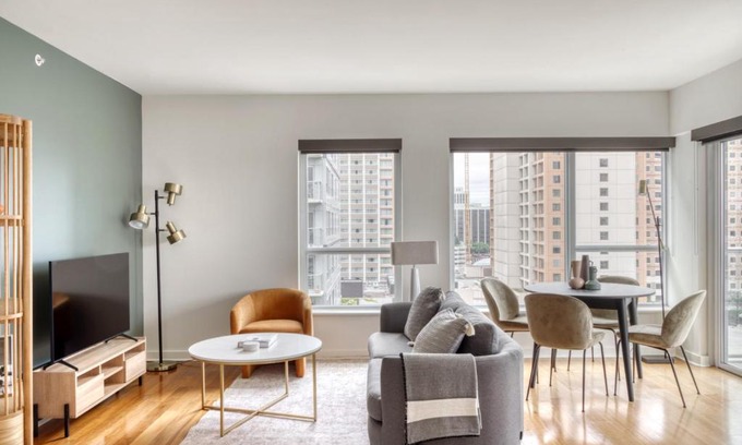 Northwest Bellevue Apartment | Bellevue 2BR w Gym WD Roof nr Downtown Park SEA-464