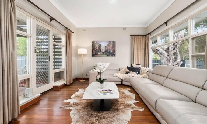 Bellevue Heights House | Bellevue Heights HolidayHome - Flinders Uni & Med