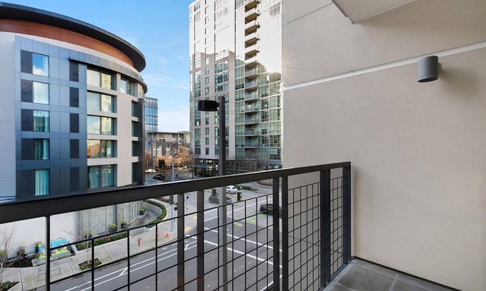 Northwest Bellevue Apartment | Bellevue Spacious 2BD 2BA Apartment