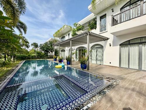 Duong To Villa | Bellevue west Phu Quoc 4BR beachfront Villa with private swimming pool