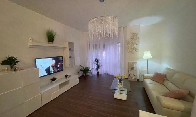 Sesto Calende Apartment | Bellissimo appartamento in centro a Sesto Calende