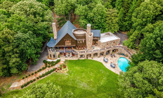 Gainesville House | Bellissimo Castle