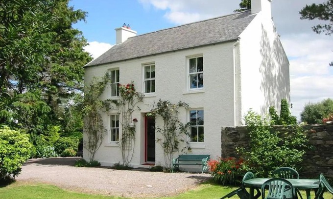 Caragh Lake House | Bells Cottage - Charming traditional Irish cottage at Caragh Lake