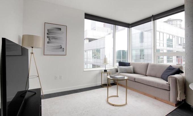Belltown Apartment | Belltown 1BR w Gym Pet Area nr Metro SEA-288