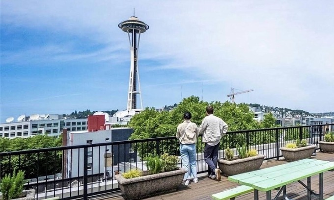 South Lake Union Condo | Belltown Heart 1BR, Air Conditioner, FREE Parking, next to Space Needle