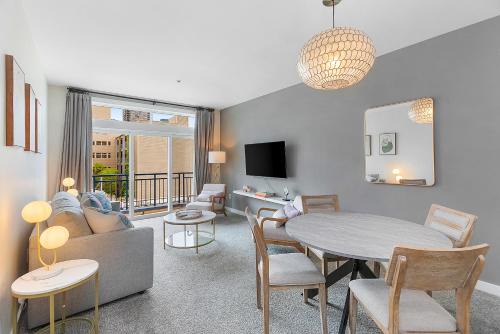Belltown Apartment | Belltown Perch, explore like a local 99 Walkscore