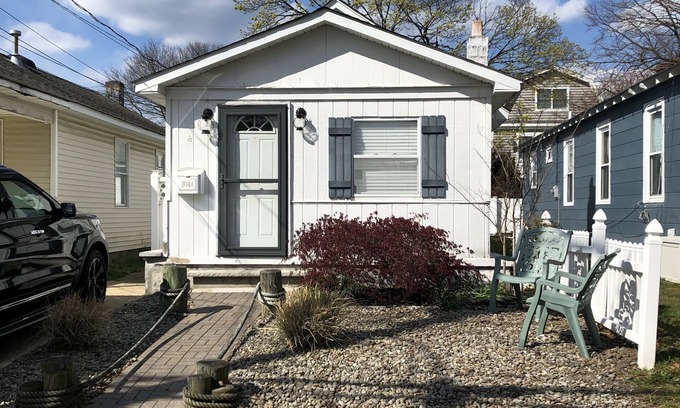 Lake Como House | Belmar 3-Bedroom Front House ~ A Block To The Ocean!