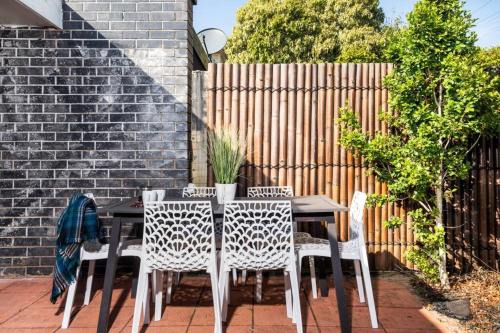 Belmont House | Belmont 3BR Townhome by Short and Long Stays