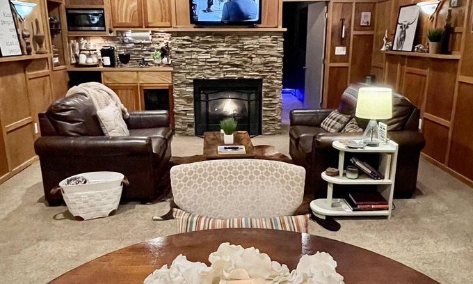 Belmont Historic District Apartment | Belmont Lodge Over Garage-Spacious w/Home Theater