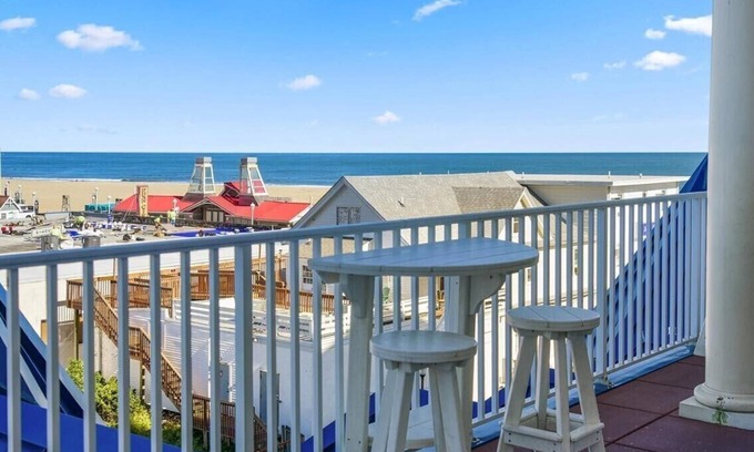 Ocean City House | ⭐️Belmont Towers 409 HUGE BALCONY Boardwalk Pool Gym Sauna⭐️