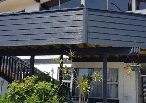 Papamoa Beach Apartment | Below deck