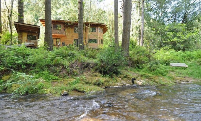 Coos Bay House | Below the Falls Lodge - Next to Golden & Silver Falls