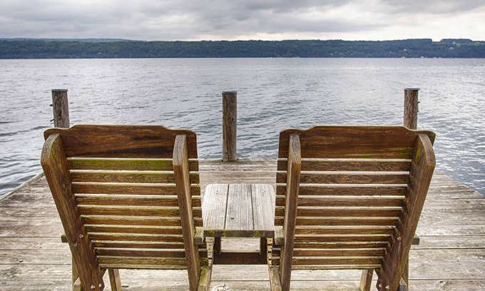 Valois House | Below the Vineyard: Ideal Lakeside Retreat!