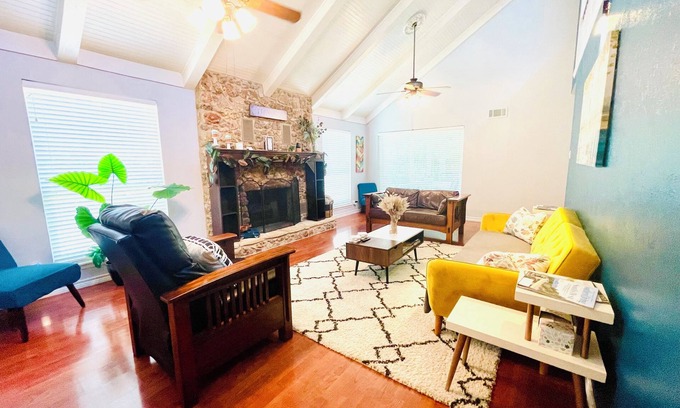 Belton House | Belton Lake House Gem!💎3 min. to lakefront, fire pit, rec rm, no cleaning fee!