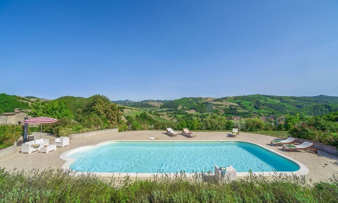 Belforte allʼIsauro House | Belvilla by OYO Calfattore Duca Federico