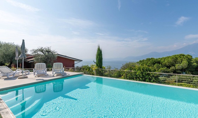 Frader House | Belvilla by OYO Gianni B Four plus One