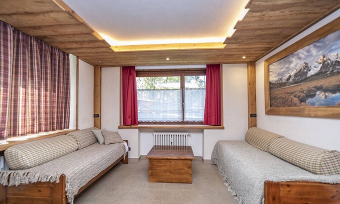 Sauze d'Oulx Ski Chalet | Belvilla by OYO Miramonti 2 Trilocale 6 pax