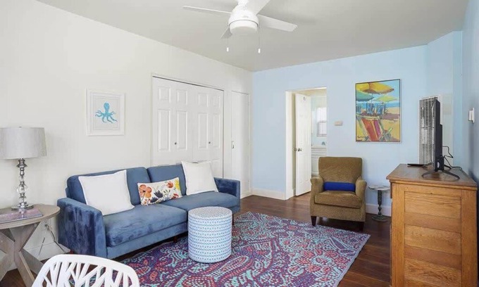 Mission Beach Apartment | Ben's Beach Bungalow 5, cheery Mission Beach 1BR!